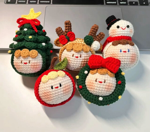 Handcrafted DIY Christmas Tree Dango Keychains – Adorable Crochet Gifts for a Festive Holiday Touch